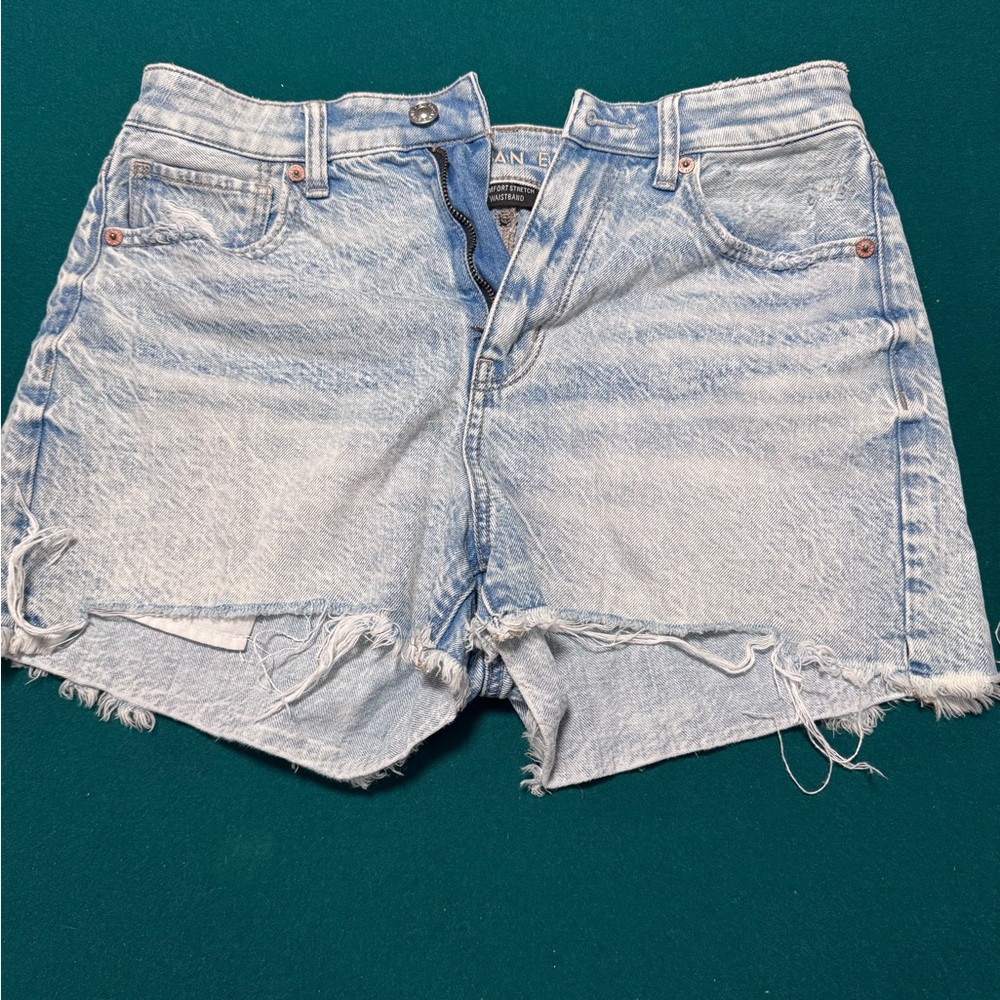 American Eagle Outfitters Light Wash Distressed Denim Shorts - Size 6
